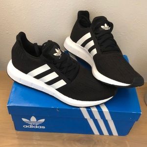 ADIDAS SWIFT RUN SIZE 9